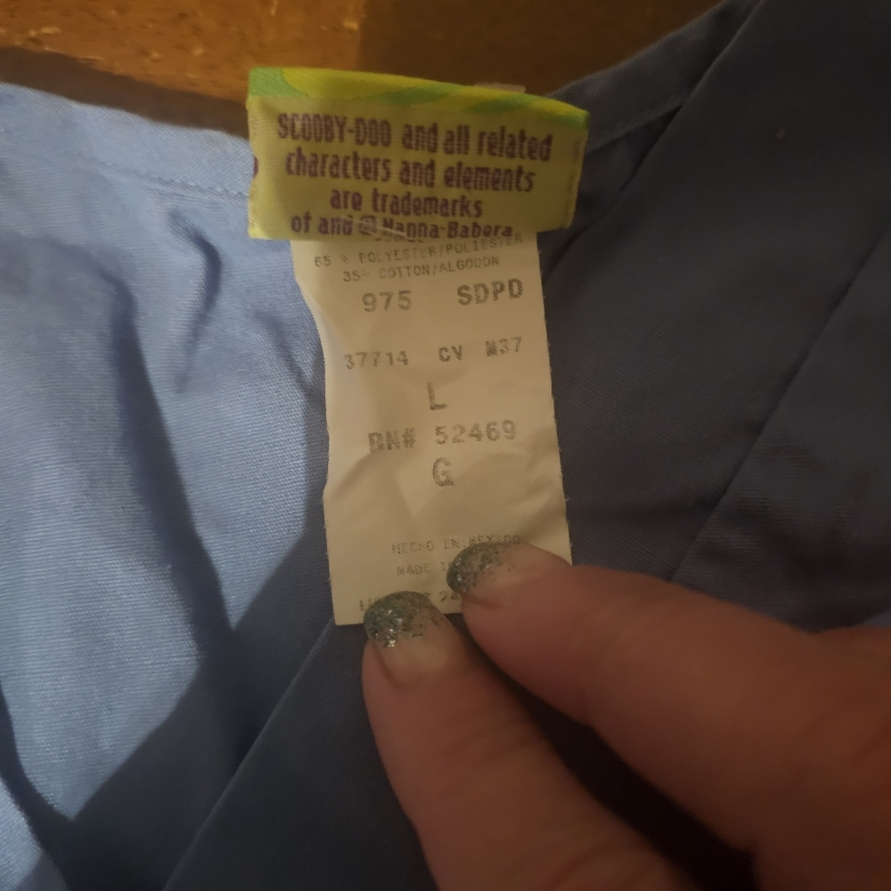 Scooby-Doo Holiday Scrub Top - Light Blue with Festive Print - Picture 4 of 5